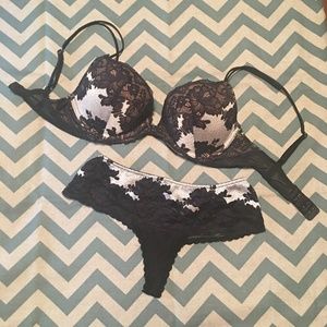 Victoria Secret Bra & Panty Lingerie push up 32D/S